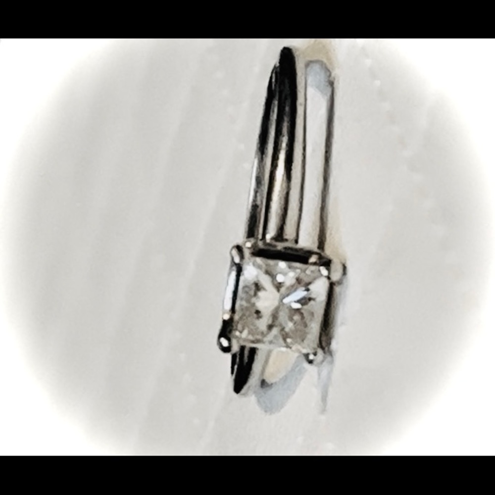 1/2 carat diamond wedding/engagement ring in sizee 5